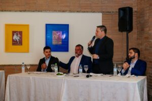 Prefeitos debatem prioridades com membros da transição estadual e federal