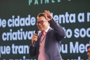 No GRANPAL Summit 2025, Medellín inspira o debate “De Cidade Violenta a Cidade Criativa”.