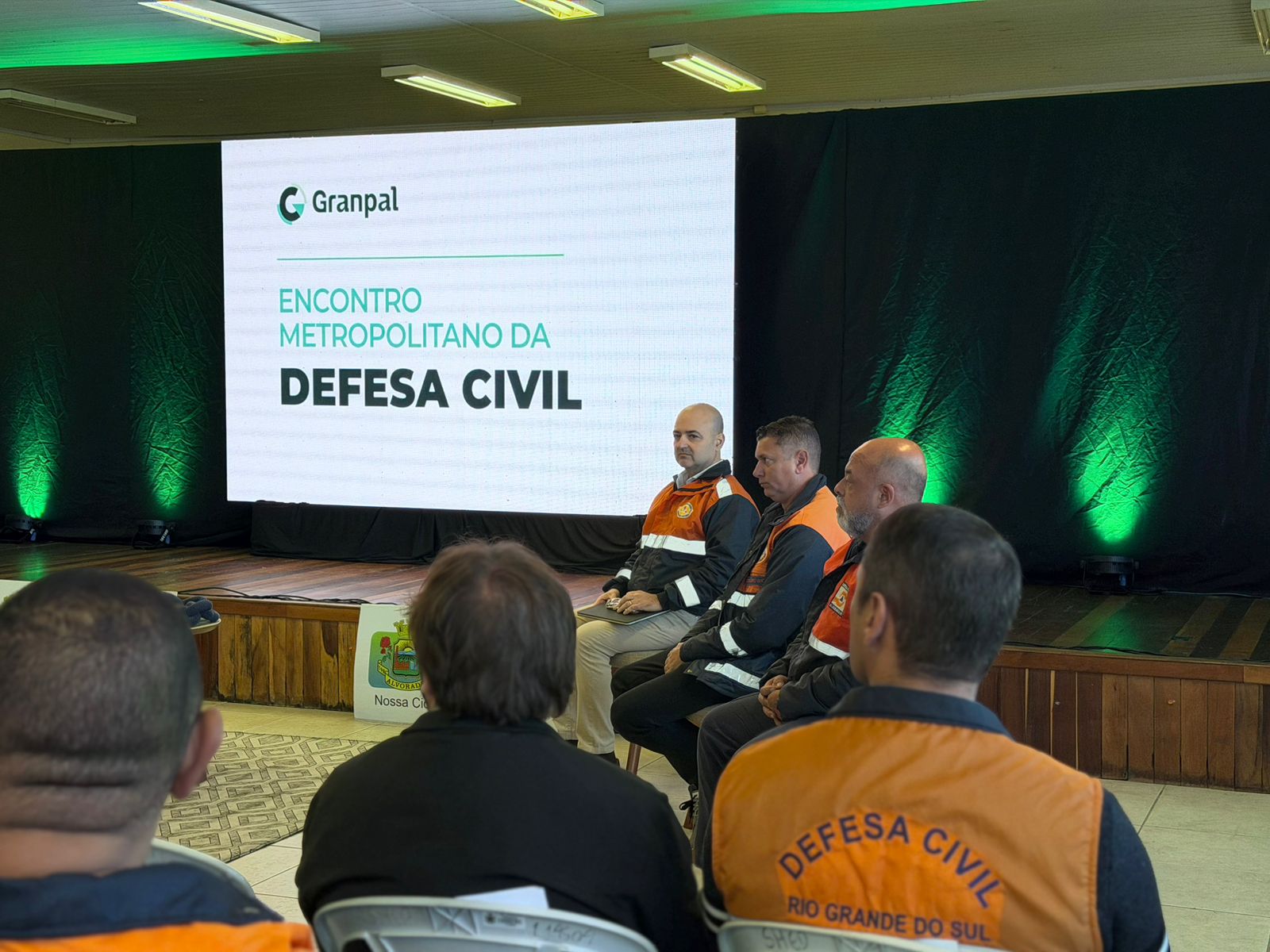 Granpal discute impactos do El Niño no Encontro Metropolitano da Defesa Civil.